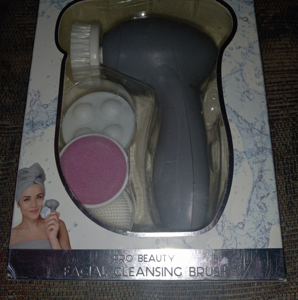 PRO BEAUTY Facial Cleansing Brush with Stand- BRAND NEW!